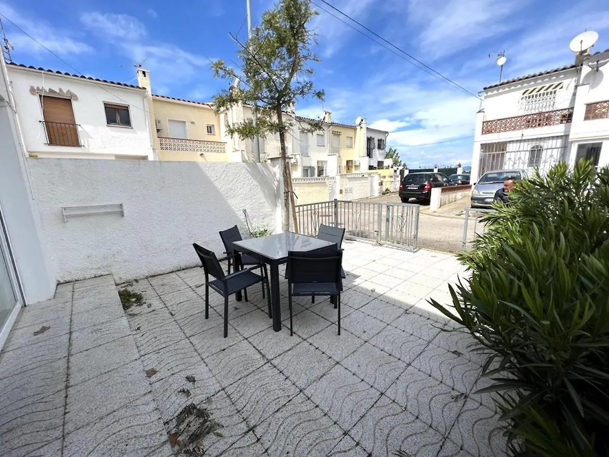 Byblos 69A - Casa Con Piscina Comunitaria Ampuriabrava Сasa de vacaciones